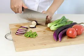 切菜板腥味重太难闻？一招让你家砧板永远无异味，立竿见影！图片