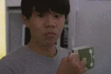 美女你的衣服湿了我来帮你擦干它图片