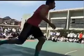 谁说中国人没弹跳？1米76扣篮征服黑人图片