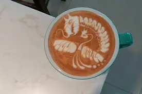 咖啡拉花视频：告诉你个秘密：我是这样做龙凤呈详图案的！图片