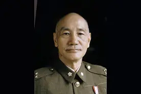 蒋介石为啥是大光头，据说是得了很奇怪的“病”。图片