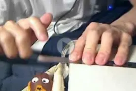 用一把钢尺，弹奏出摇滚版《卡农》！大写的服！图片