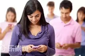 手机放在这里等于自带微波炉，千万别再错下去了图片