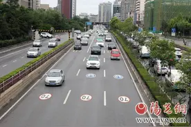 倡导快速出行理念 西安二环增设彩色限速地标图片