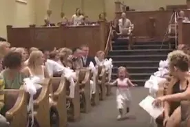 这些可爱小花童意外成为婚礼的亮点！（图/视频）图片