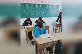 同桌最贱的套路看一次笑一次