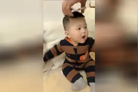 爸爸，你能别碰我头发吗？太可爱了视频封面