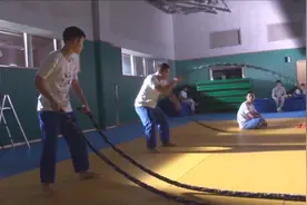 EXO都暻秀亲自上阵“甩大绳”！甩到体力透支瘫坐地板上，好敬业视频封面