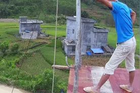 很难相信，两根钢管一条绳子就能现浇水泥楼板了！农村建房真简单视频封面
