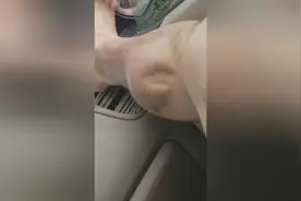 近距离拍摄腿部肌肉抽筋，这抽筋频率不是一般人受得了的视频封面