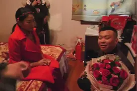 真人真事 结婚的新娘子 身穿红妮子 不化妆更好看