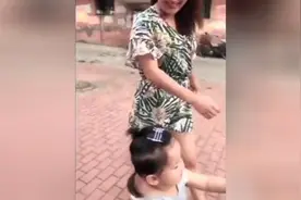 姑娘问妈妈你吃的什么，怎么放屁这么臭，妈妈的回答姑娘晕了