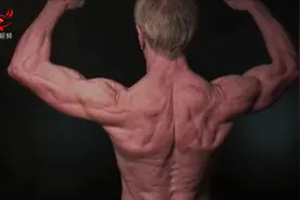 这位一身肌肉的网红boy 竟然已经67岁了！