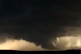 震撼！实拍超级单体雷暴形成过程