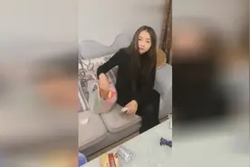 史上最爆笑的小两口学车，把教练气得现在还在医院躺着，笑死我了视频封面