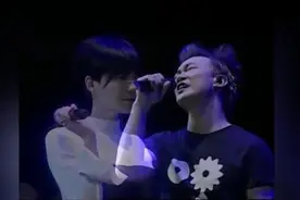 陈奕迅北京演唱会与王菲合作《因为爱情》陈奕迅太调皮了~视频封面