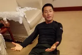 两会独家!特战旅政委武仲良在住地房间秀"神器"图片