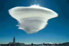 外星人驾到？云南丽江天空现UFO云图片