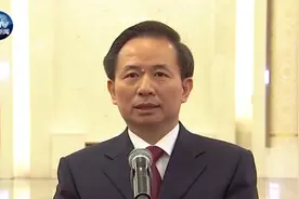 生态环境部首任部长谈就任感受：责任更重压力更大，条件更好信心更足视频封面