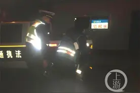 代驾小哥接私活，钱没拿到反被奥迪车主丢在高速路……图片