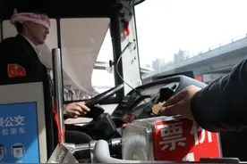 郑州80后车长身怀"绝技" 听声音分辨出硬币金额图片