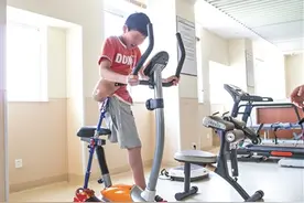 独腿小蛟龙 圆了行走梦图片