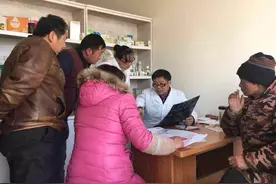 河南1000名乡村好媳妇受奖赏，“与艾同行”式医联体联动乡医传播正能量图片