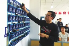 手机存放袋在兰州交大校园火了图片
