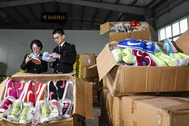 杭州海关查获1.2万余双假运动鞋 假阿迪假耐克都有图片