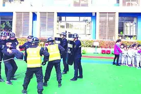 水岸星城思桥幼儿园举行反恐防暴应急演练图片