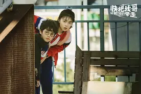 彭昱畅升级当哥 光脚怼张子枫丧病日常图片