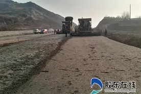 G204莱阳段改建工程路面开铺(图)图片