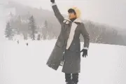 戏精派来的逗X小爱神！王俊凯实力表演专业跳雪图片