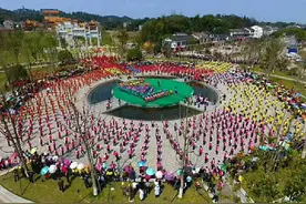 广场舞领队能量有多大？桃源万人广场舞破世界记录图片