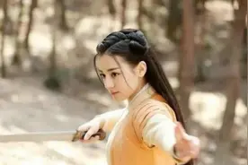 女星在古装剧中舞剑谁最美？刘亦菲“不食人间烟火”图片