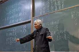 致敬！94岁教授两小时站立讲课 干货满满图片