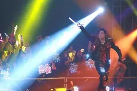 周杰伦与歌迷合唱全场亢奋 全程以歌会友图片