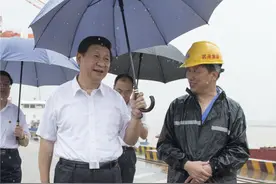 连任国家主席——习近平引领中国走向强盛图片
