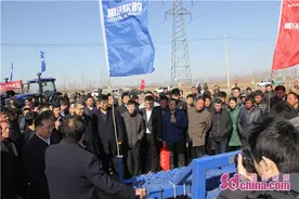 雷沃欧豹拖拉机在潍坊市春季农机化生产现场会获得好评图片