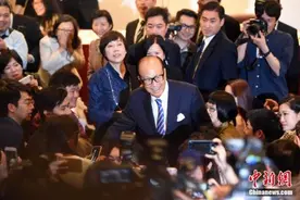长和系主席李嘉诚宣布退休 长子李泽钜接棒图片
