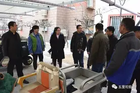 五里坨地区首个便民电动自行车自助充电棚投入使用图片