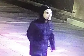 是人还是鬼？“无脸男”盗取高档摩托后四处游荡图片