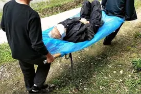 湖南永兴年近八旬老人被患精神病儿子打伤，扶贫干部及时救治图片