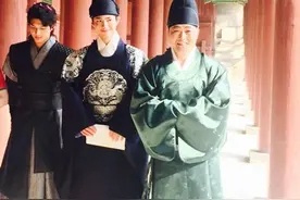 《云画的月光》朴宝剑露灿烂笑容图片