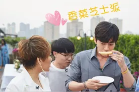 朴海镇阳台撸串 “香菜男神”不高冷图片