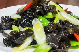 厨师长教你葱爆黑木耳的做法，掌握这一诀窍，味道能媲美大厨视频封面