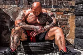 “人间巨兽”马丁福特，高2米重300斤，肌肉兽化到让人窒息！