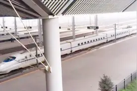 夕发朝至上海开往西安北 D307次卧铺动车进终点西安北站视频封面