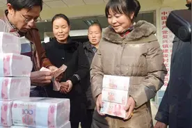 印度媒体：中国一天37000人脱贫，乌托邦般的梦想，中国实现了视频封面