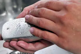 这香皂像铁一样硬，3年也用不完，究竟用来洗什么污渍?